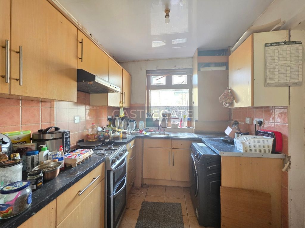 Property photo 2 of 7 12 Cecil Street, Springwood, Huddersfield, HD1 4Bd (6)