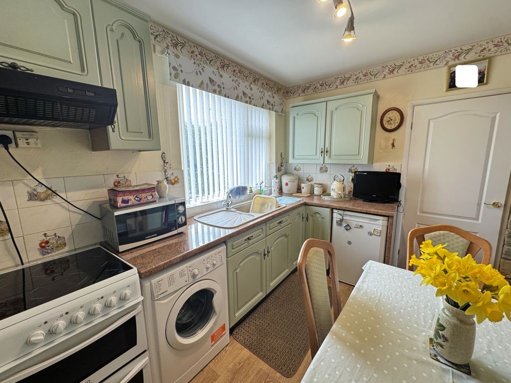 Property photo 3 of 11 Photo 8