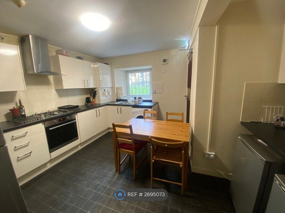 Property photo 3 of 7 Kitchen
