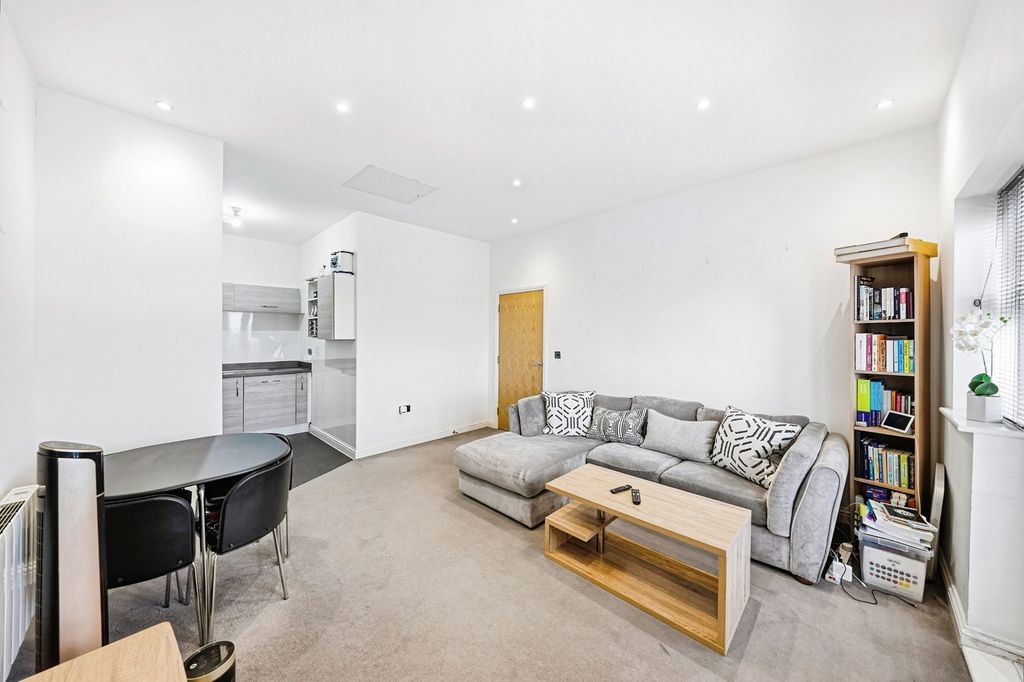 Property photo 3 of 18 Pbox-Img.Jpg