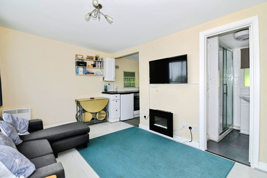 Property photo 3 of 19
