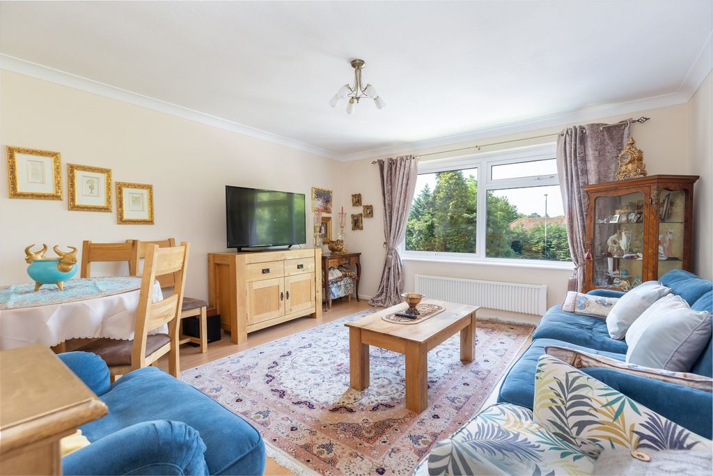 Property photo 3 of 12 Photo 8