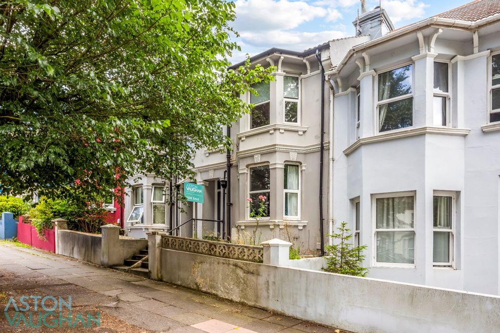 Property photo 1 of 18 4890792