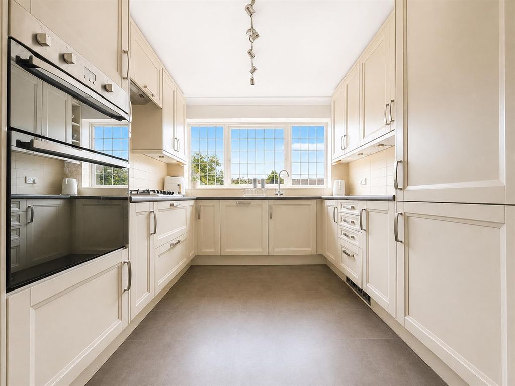 Property photo 3 of 18 7C7F45Bf-1C15-4F13-99A2-B26D59D5C2Cb.Png