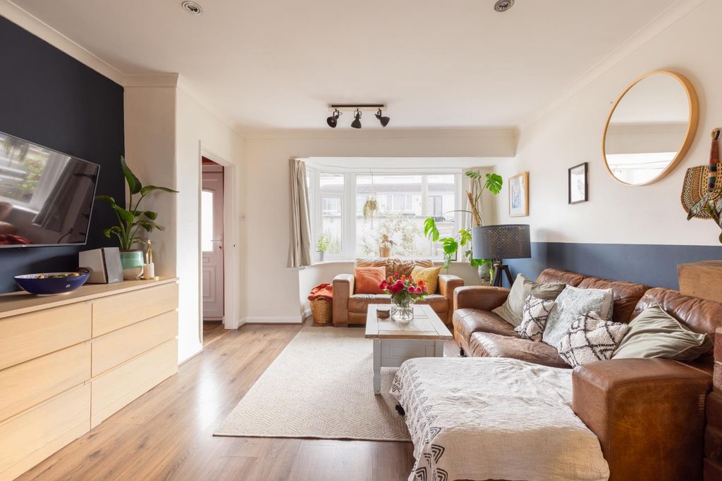 Property photo 3 of 28 51 Novers Park Drive, Bs4-23.Jpg