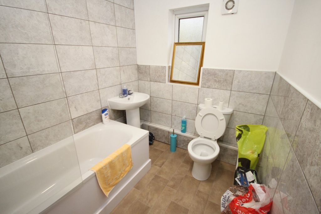 Property photo 1 of 3