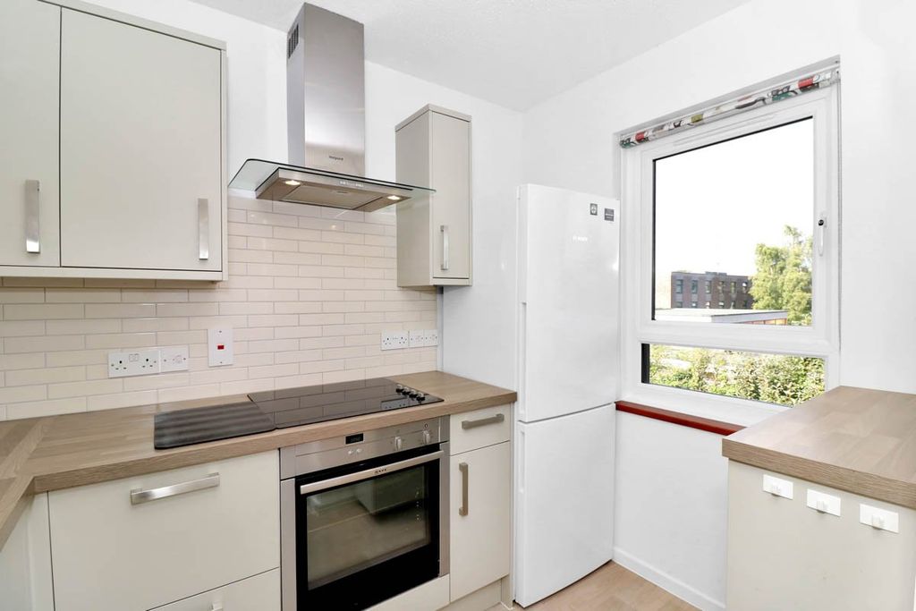 Property photo 2 of 11 Kitchen