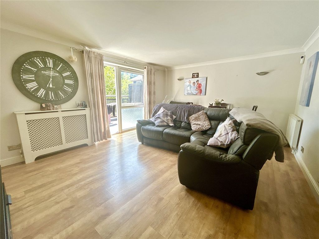 Property photo 2 of 18 Picture No. 12