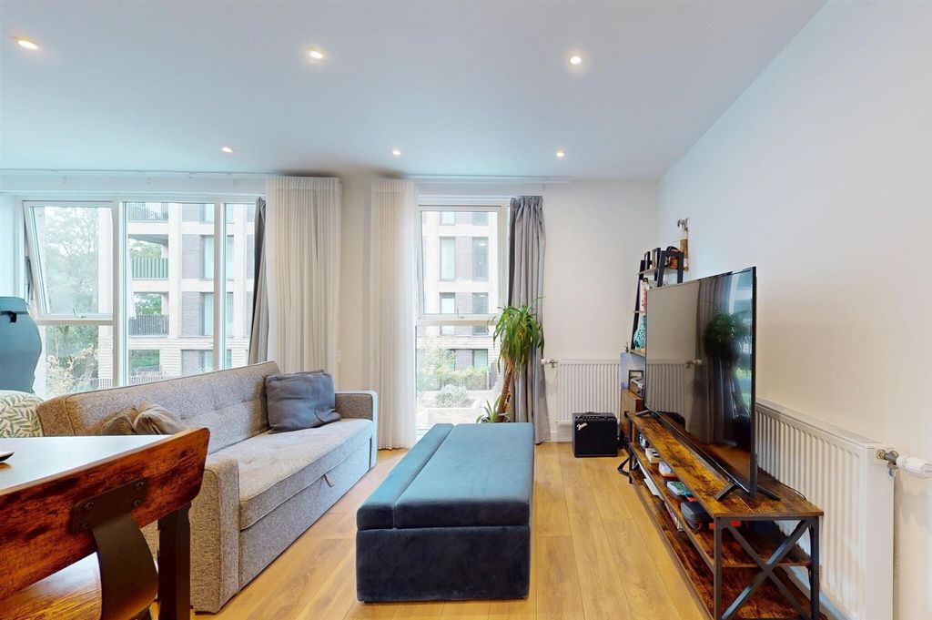 Property photo 3 of 12 Barrain London - Property To Rent In Beckton