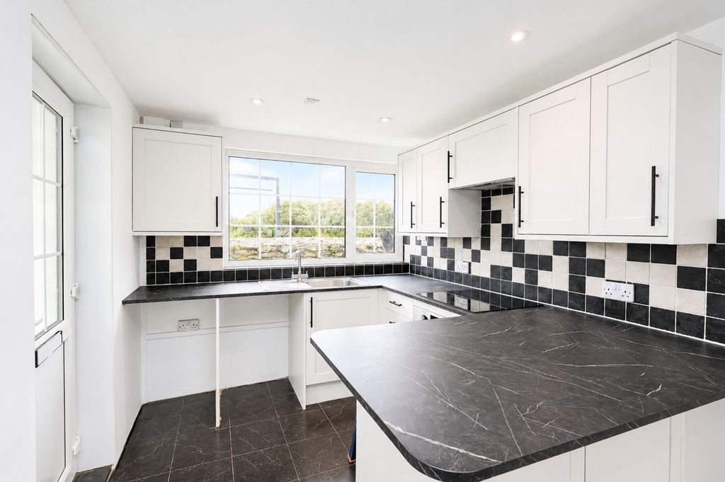 Property photo 3 of 12 Kitchen