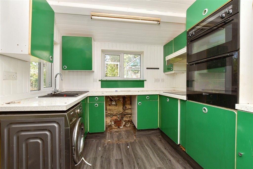 Property photo 2 of 11 Kitchen