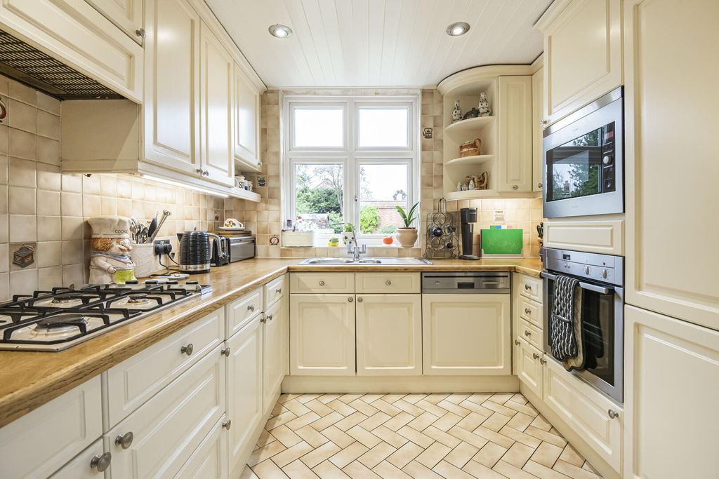 Property photo 2 of 30 Kitchen