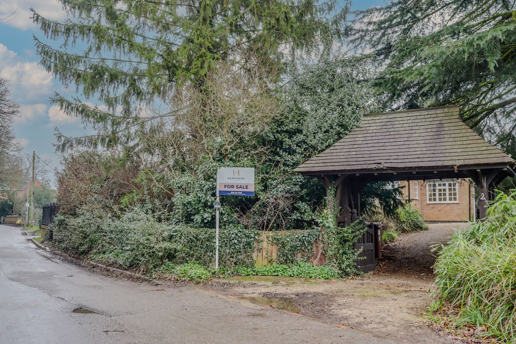 Property photo 2 of 28