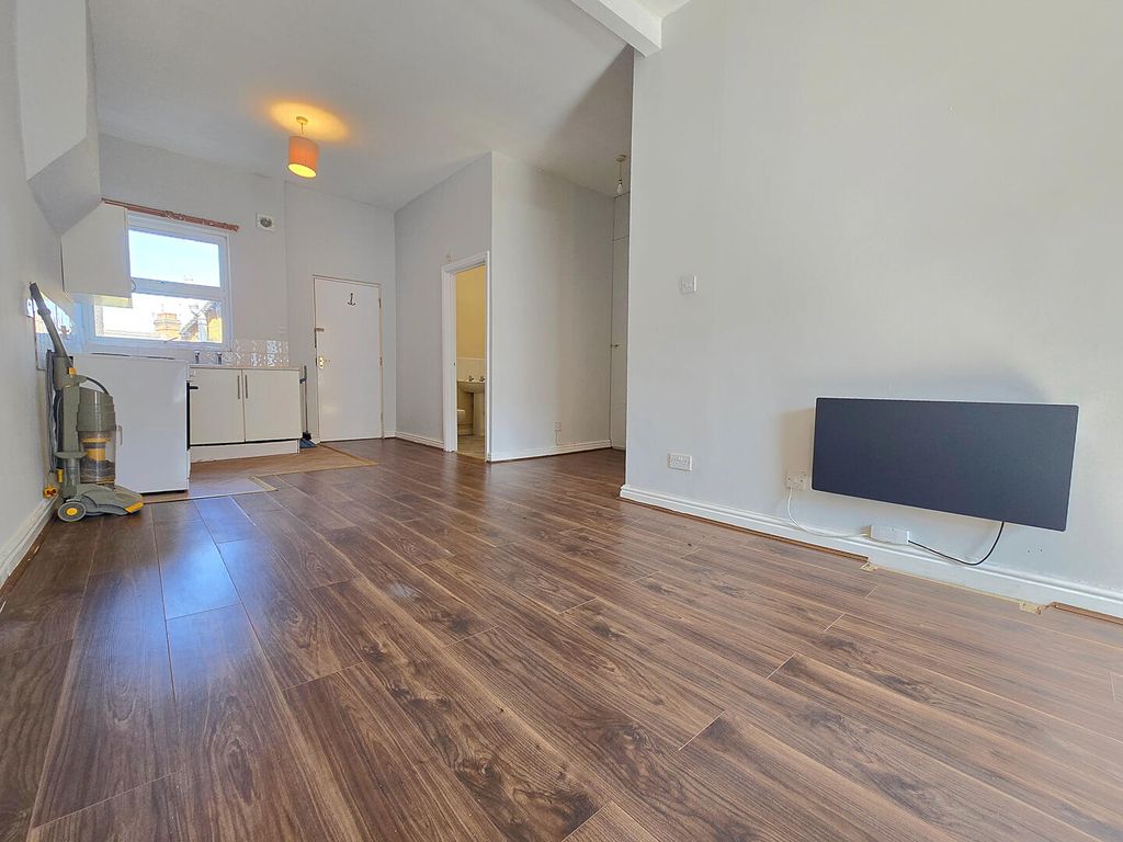 Property photo 3 of 6 Living Room