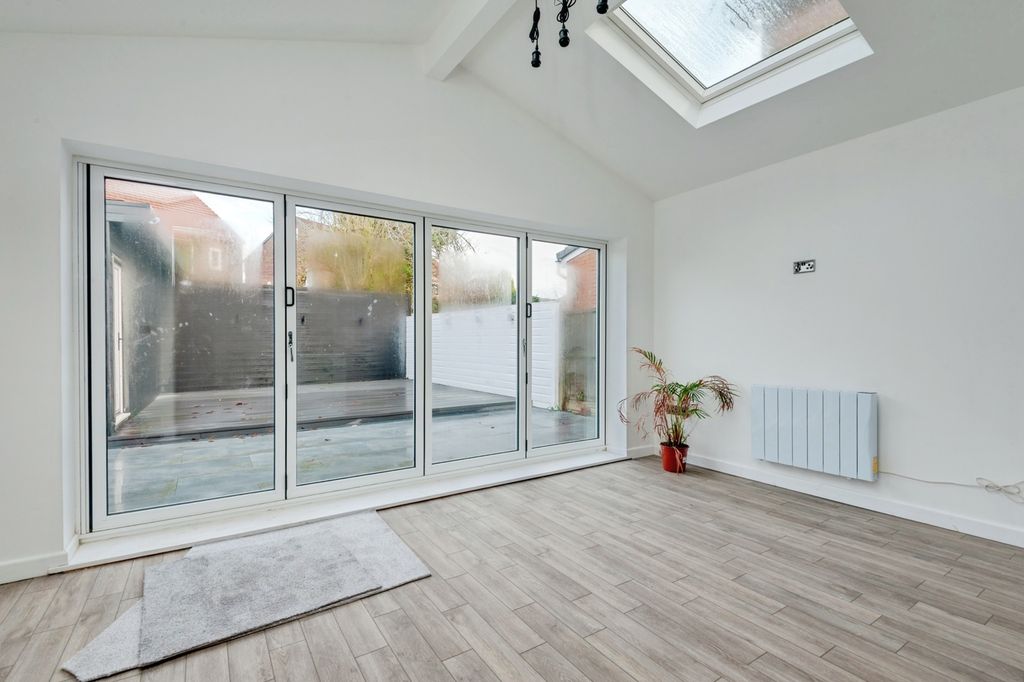 Property photo 3 of 20 Pbox-Img.Jpg