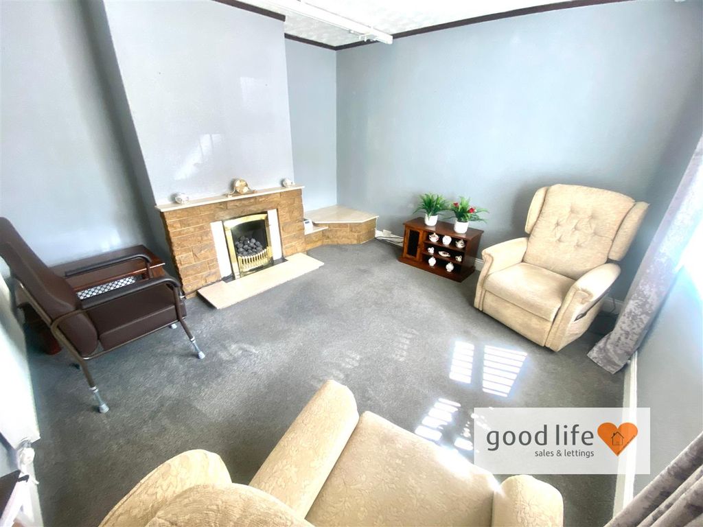 Property photo 2 of 14 20260520_112002739_Ios49 Shaftbury Avenue.Jpg