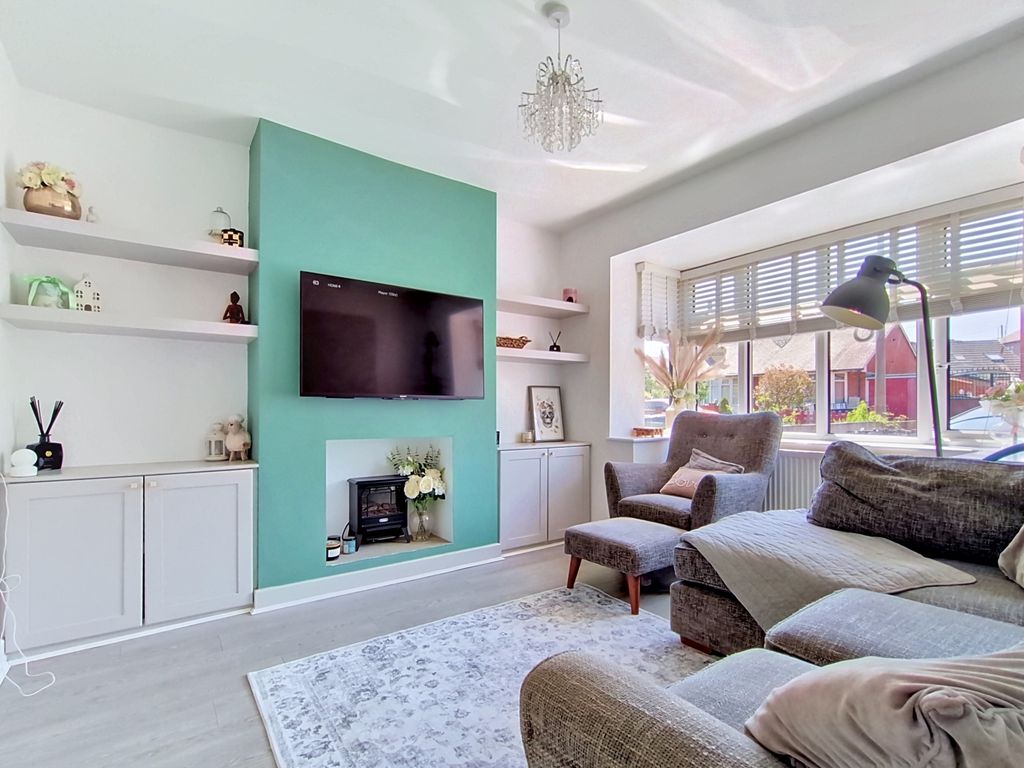 Property photo 2 of 14 32-Rydal-Grove_00001