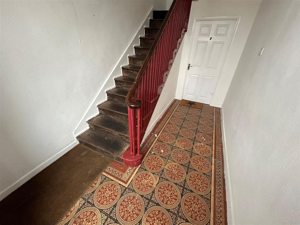 Property photo 2 of 8 Lobby