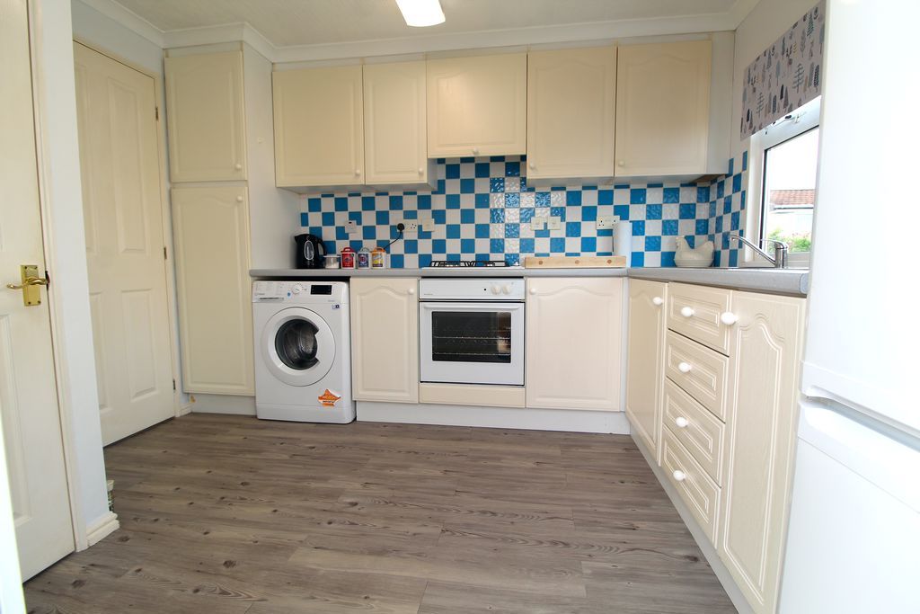 Property photo 2 of 8 Kitchen