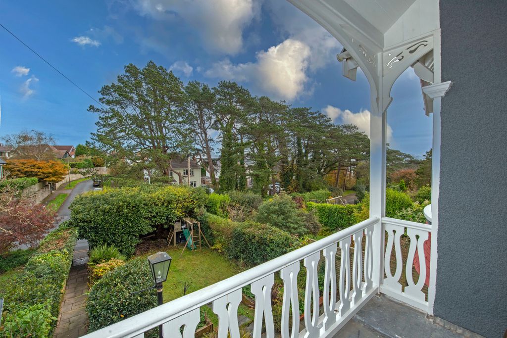 Property photo 2 of 25 A Page _ 111123_Eight_Brynfield_Road_Langland_061.