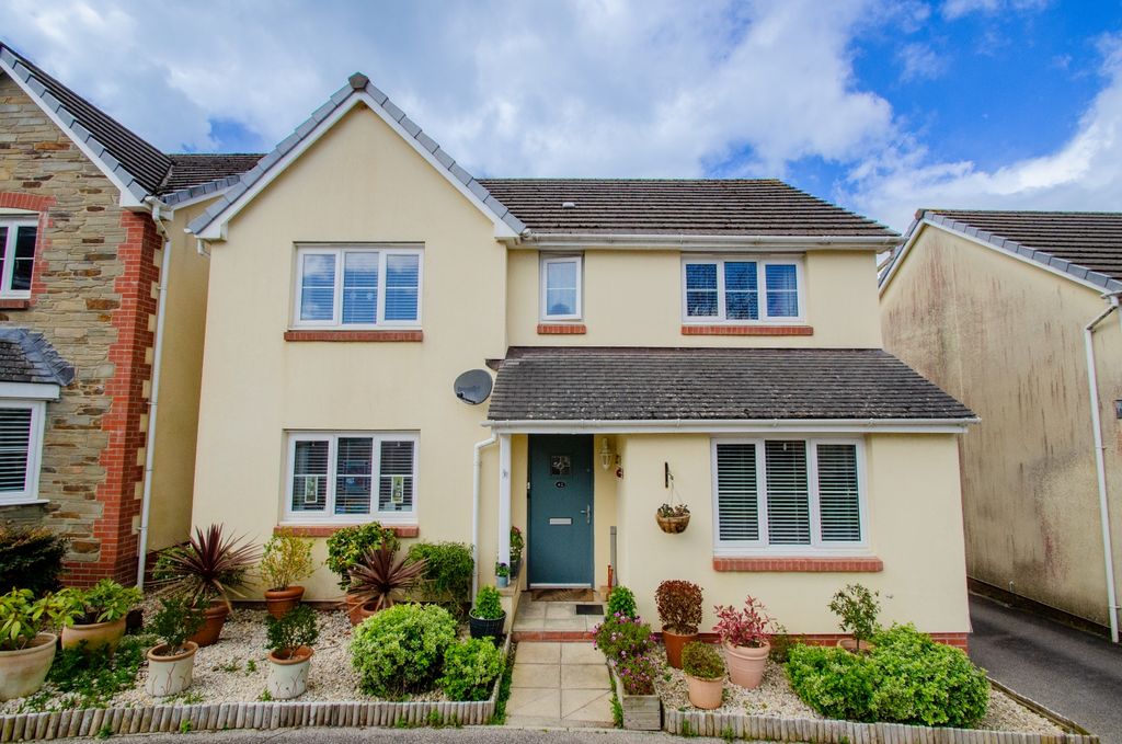 Property photo 1 of 7 42 Gilbert Road Tps 01208 74182-02