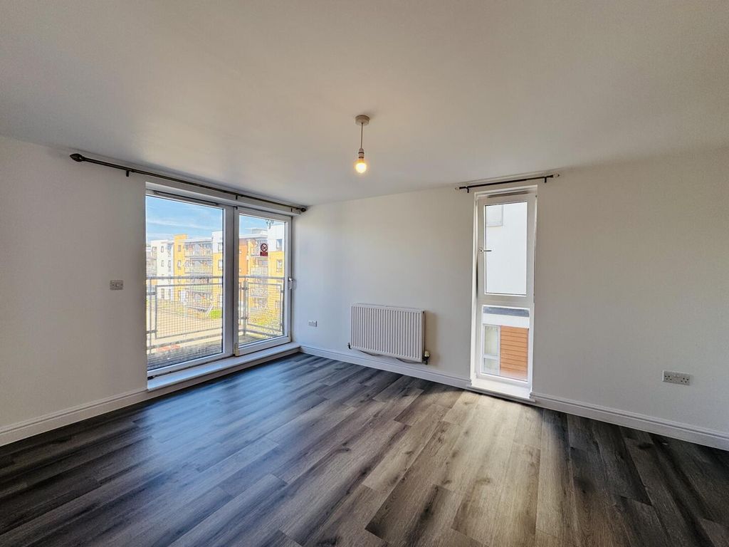 Property photo 3 of 11 Living Room