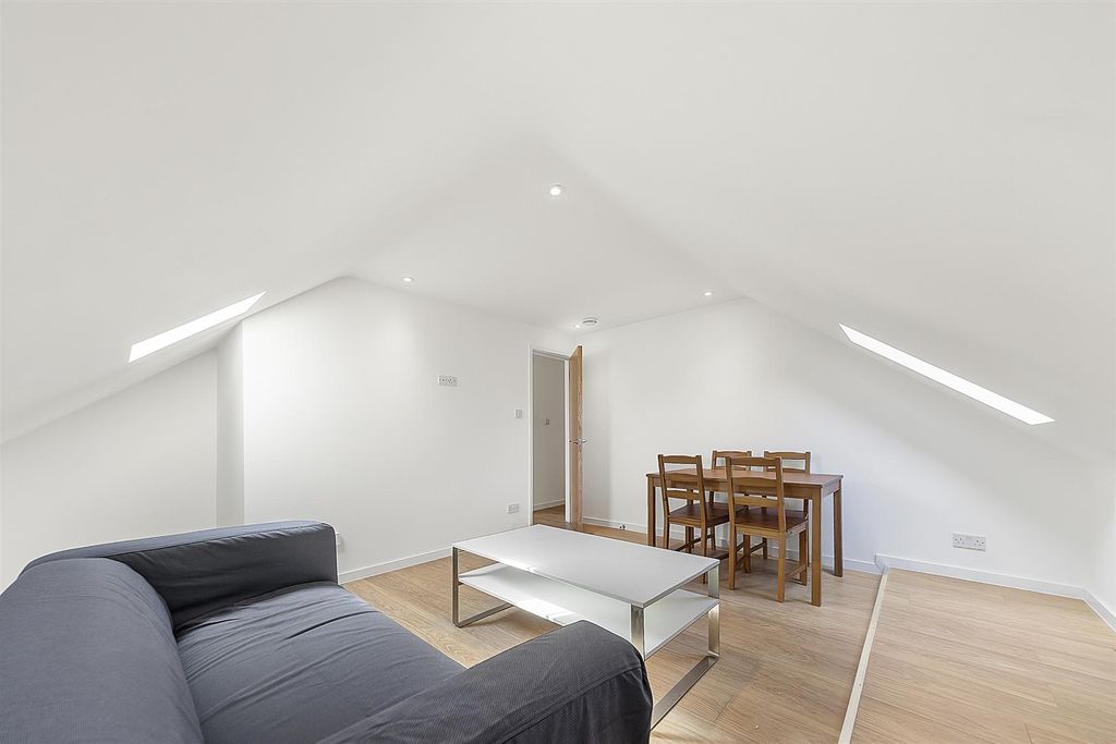 Property photo 2 of 9 15443_00527400.Jpg