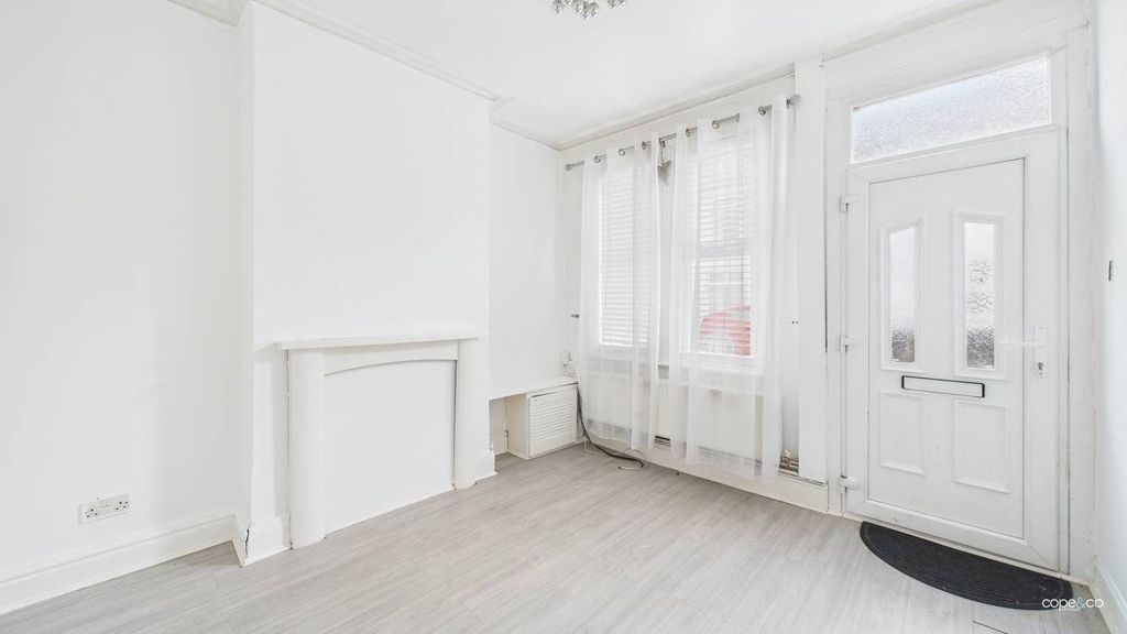 Property photo 3 of 11 4522388