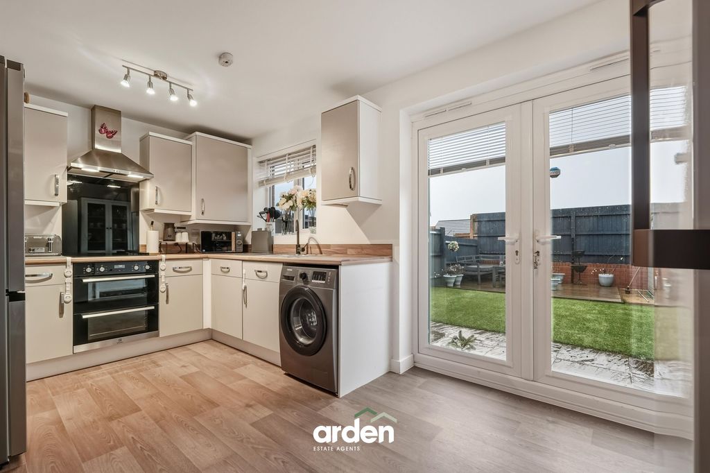 Property photo 3 of 12