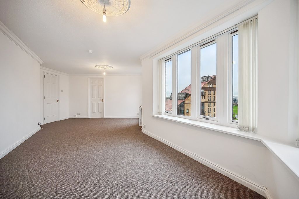 Property photo 3 of 17 4