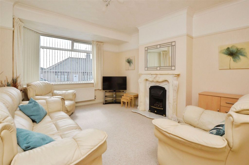 Property photo 2 of 11 Picture No. 12