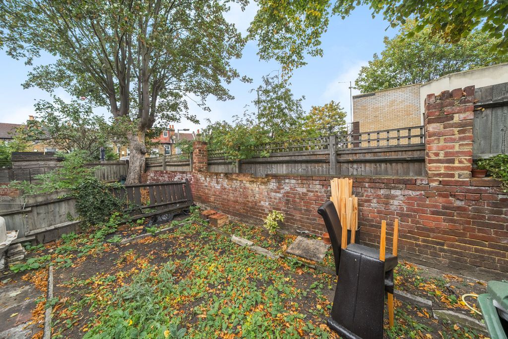 Property photo 2 of 9 Garden