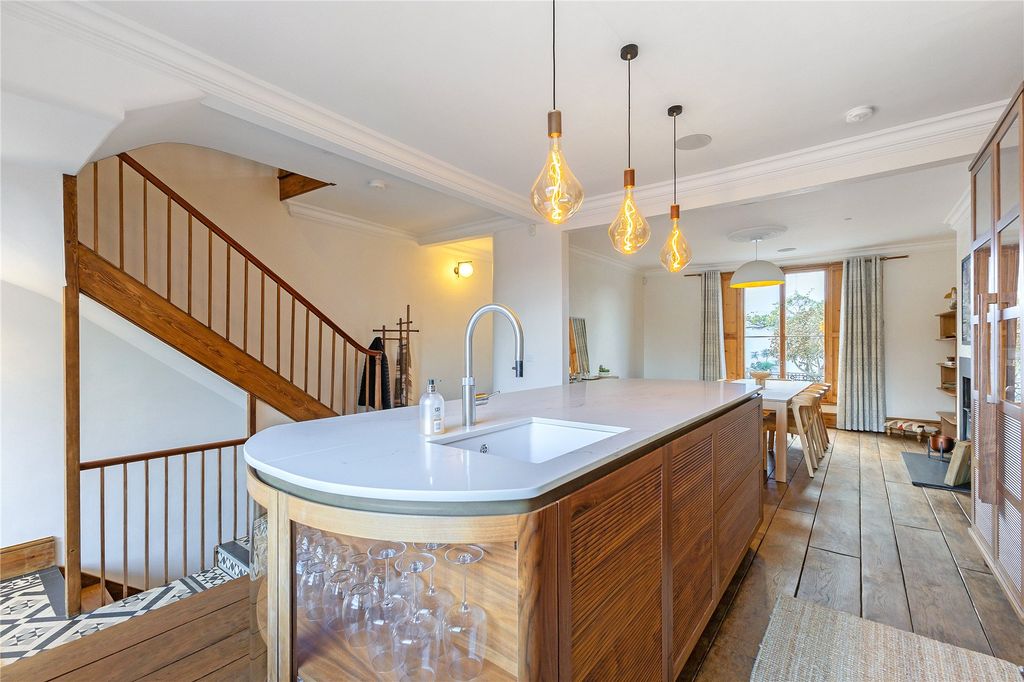 Property photo 2 of 17 Picture No. 14