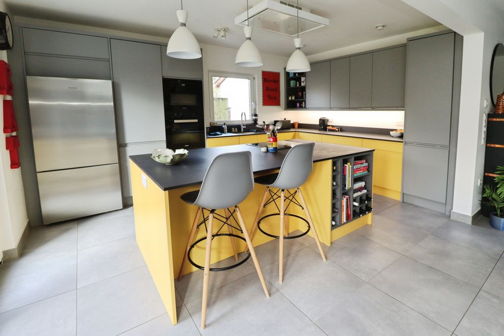 Property photo 2 of 38