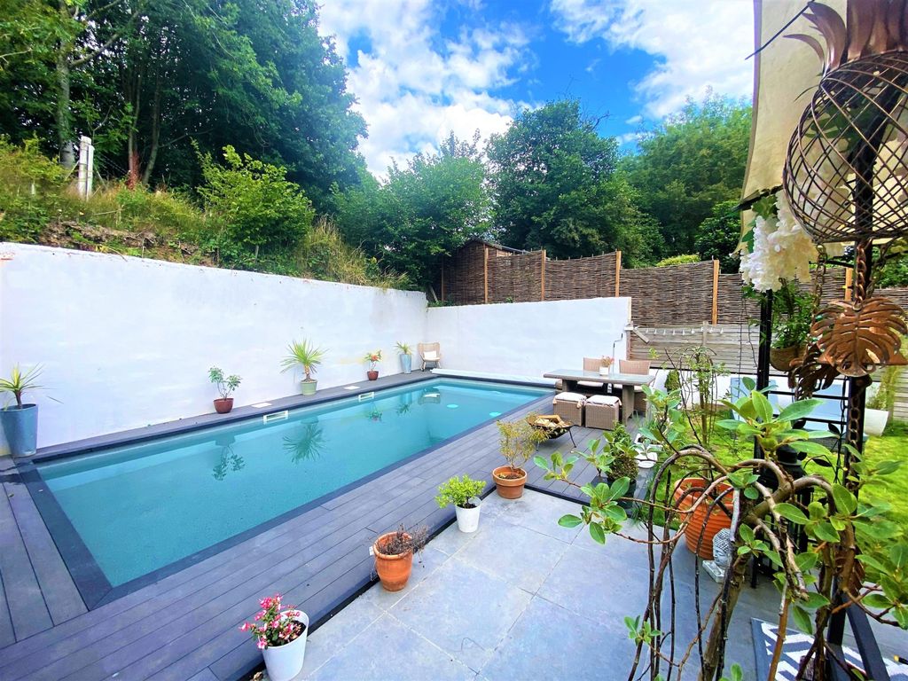 Property photo 3 of 17 60000233-Hr-2