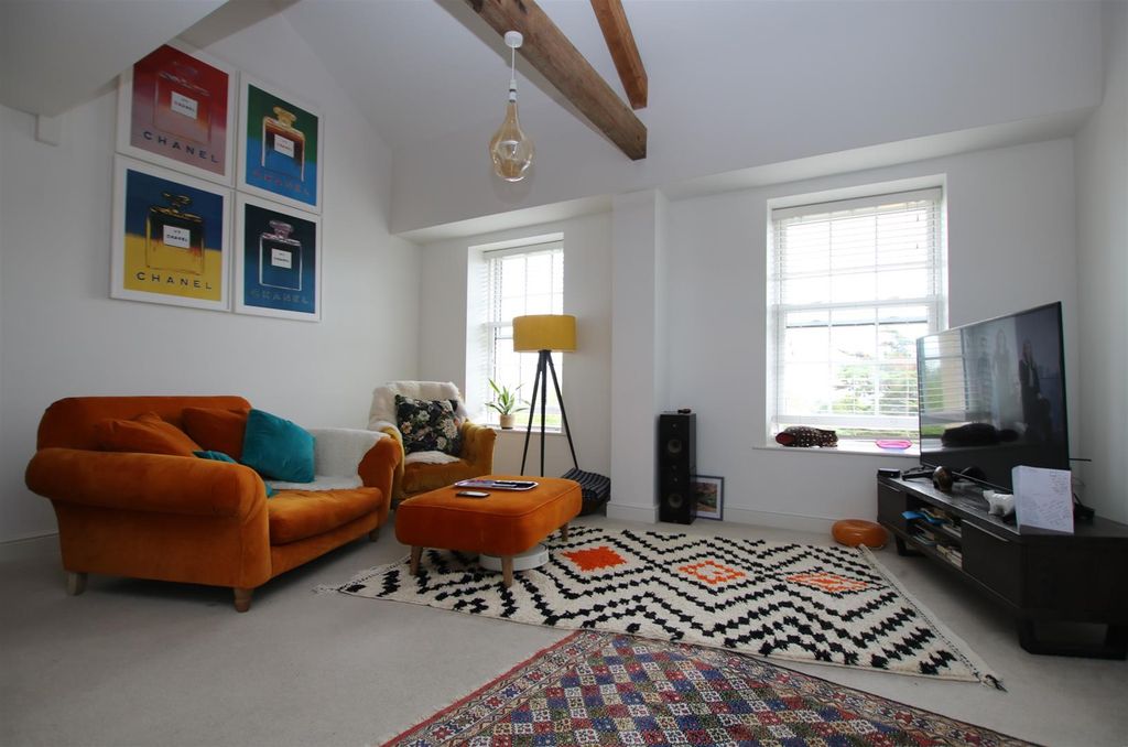 Property photo 3 of 16 Lounge Area.Jpg