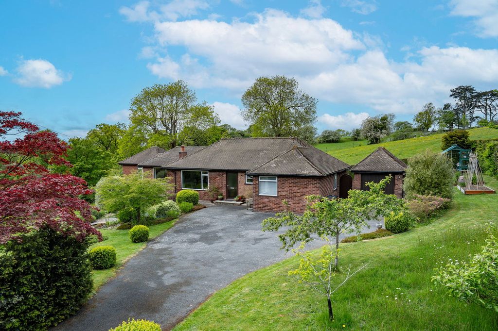 Property photo 2 of 31