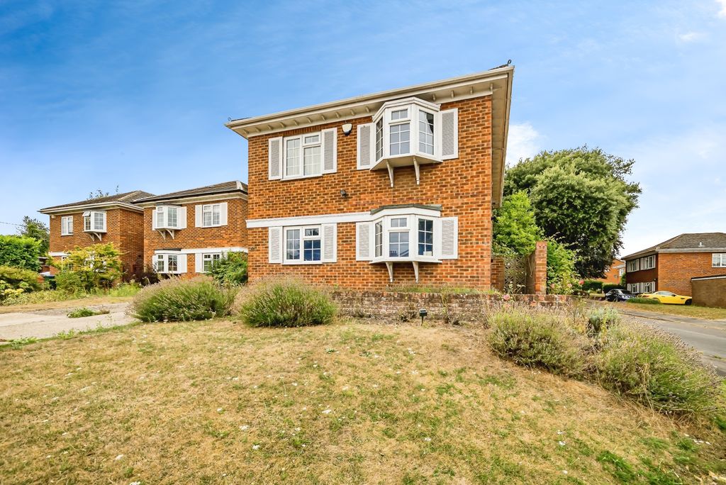 Property photo 1 of 16 13Thespiert-46