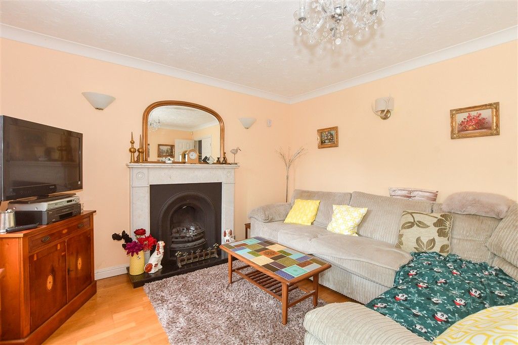 Property photo 3 of 15 Lounge