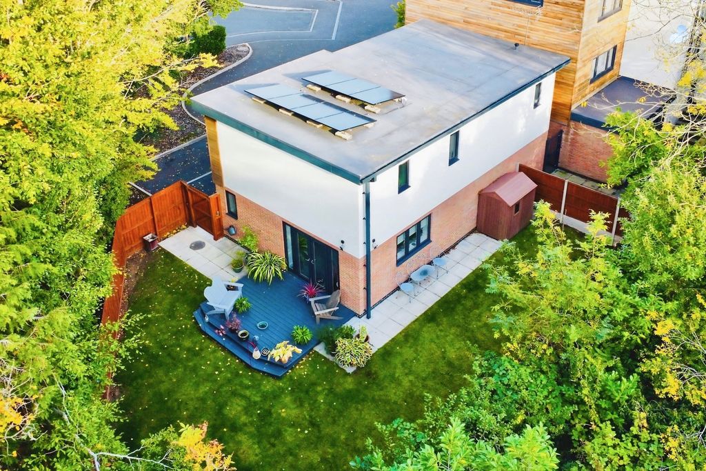 Property photo 2 of 25