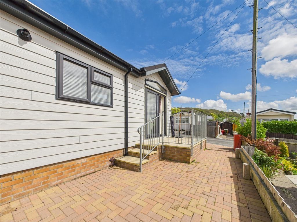 Property photo 3 of 14 Cam01381G0-Pr0222-Still004.Jpg
