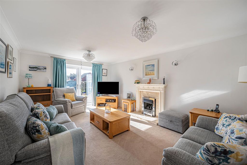 Property photo 2 of 20 Living Room