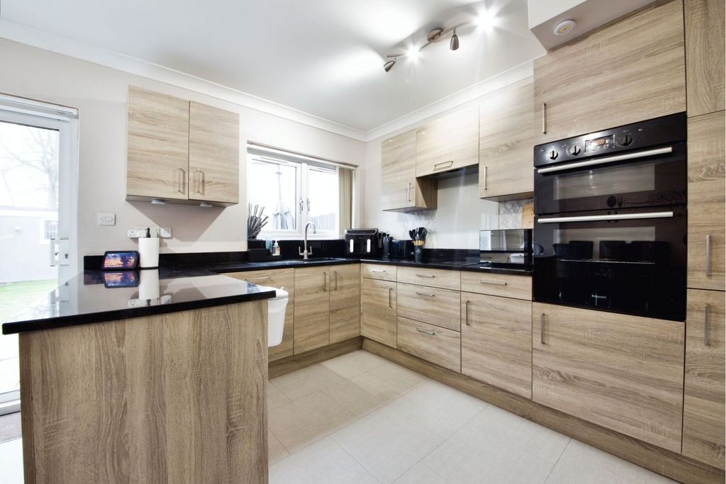 Property photo 2 of 16 Kitchen