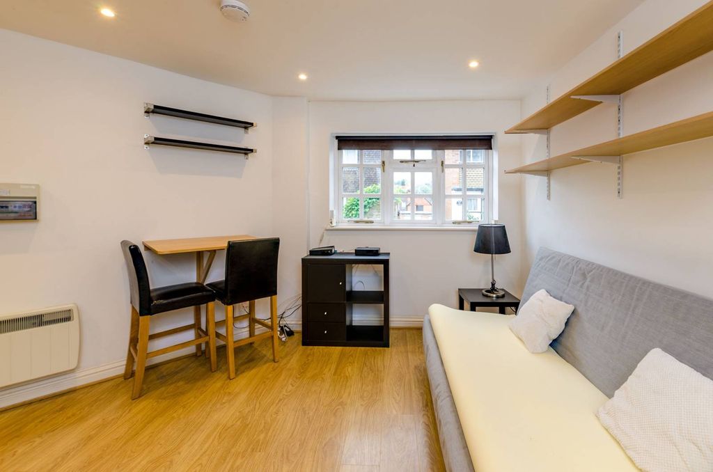 Property photo 1 of 5