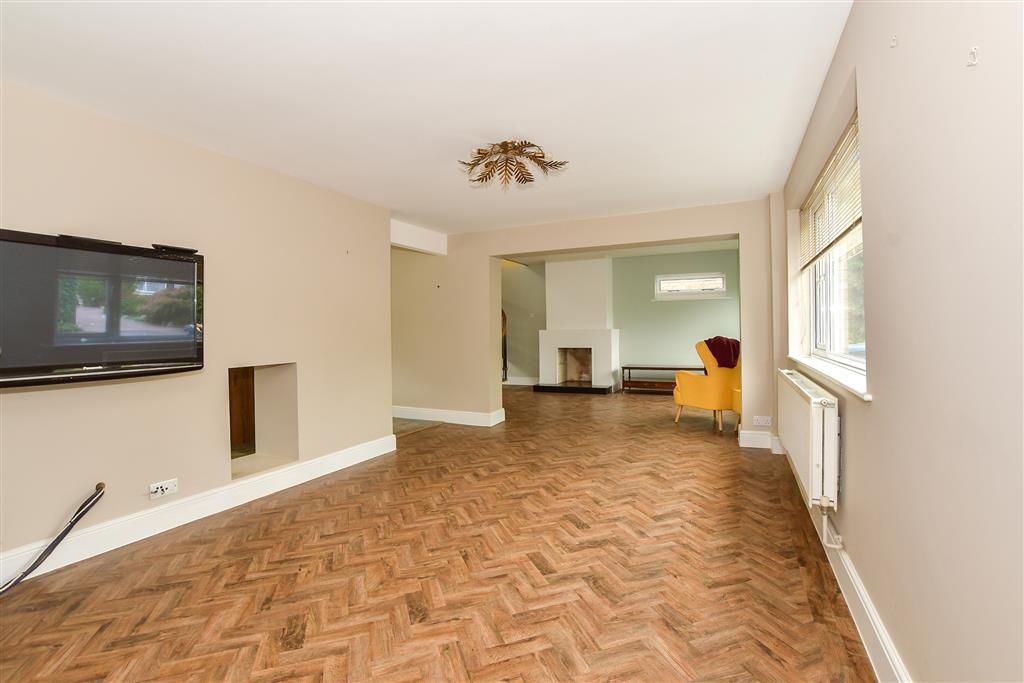 Property photo 1 of 12 Lounge