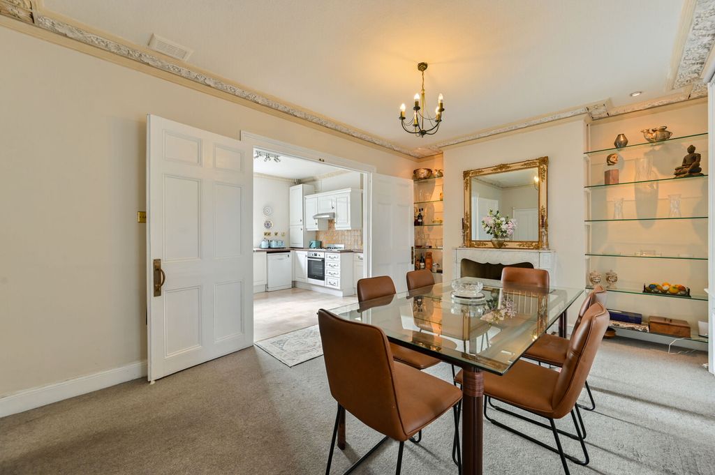 Property photo 3 of 38