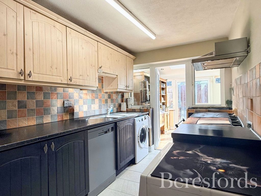 Property photo 2 of 21 Picture No. 12