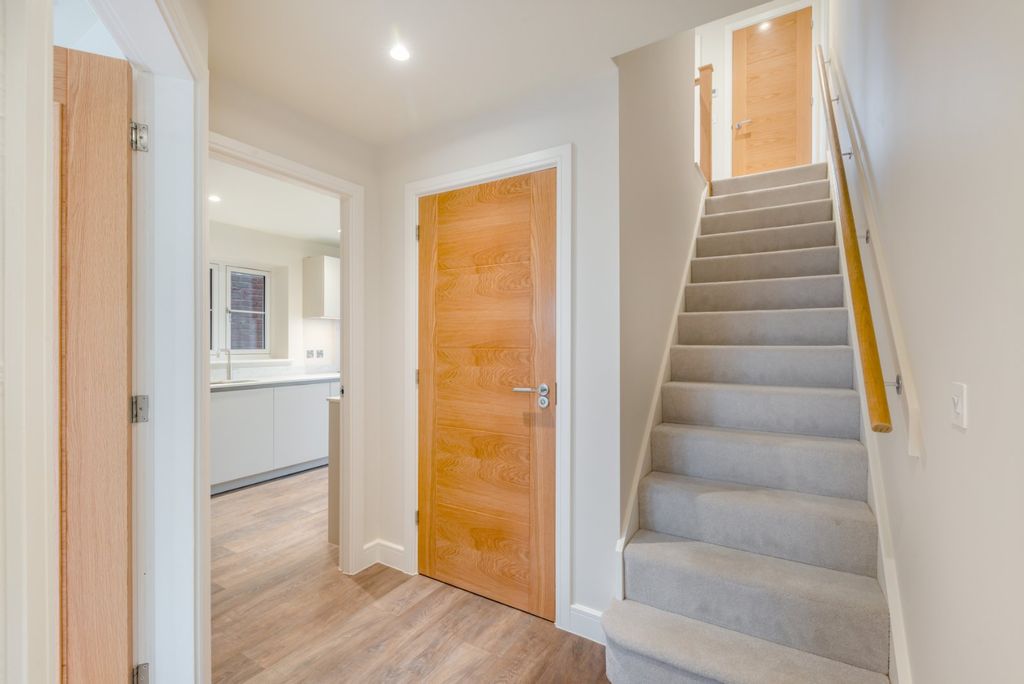 Property photo 3 of 17 Hallway