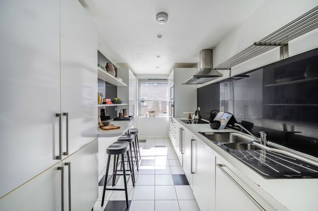 Property photo 3 of 24