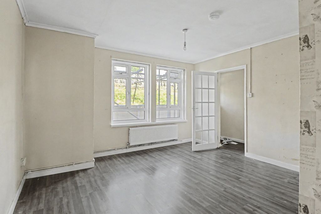 Property photo 2 of 16 27 East Weare Road, Portland, Dorset, DT5 1Es